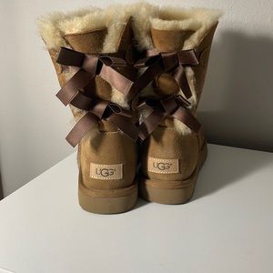 UGG Bailey bow boots (short)